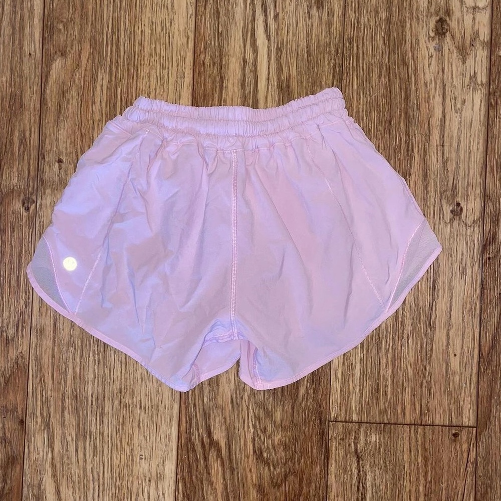 Lululemon Hotty Hot Short II *Long 4" - Picture 4 of 6
